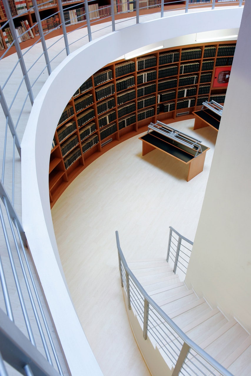 Perspectiva biblioteca estilo escalera